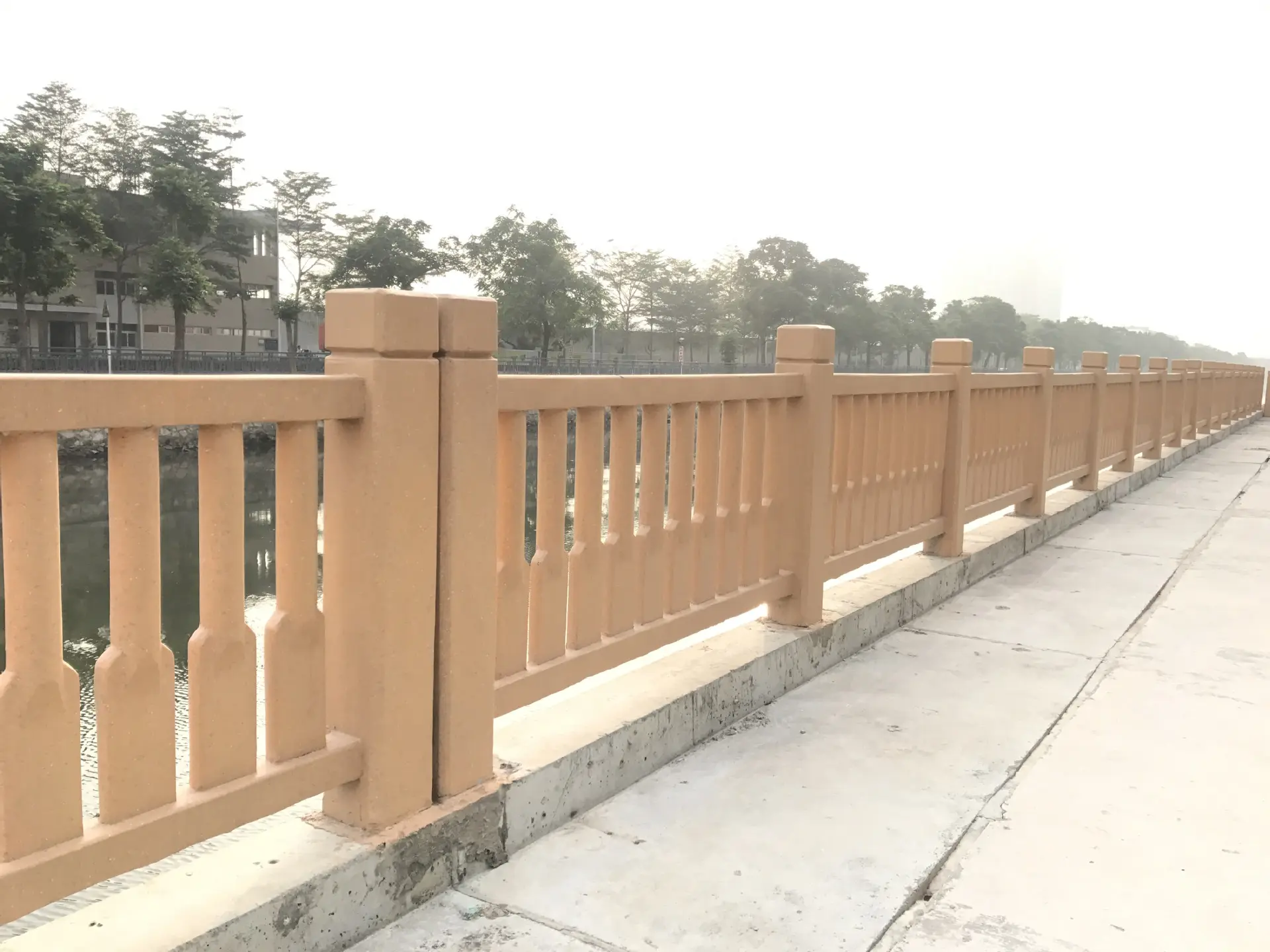 抗风等级与护栏网的稳固性探讨